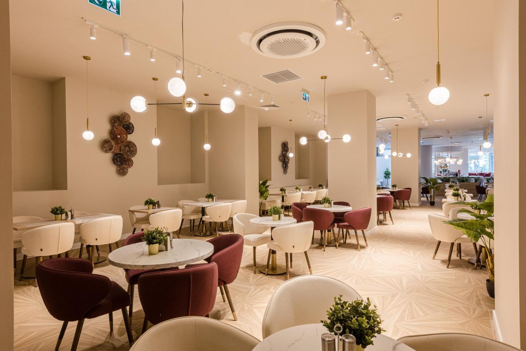 Ramada By Wyndham Bucharest Otopeni Airport Exterior photo