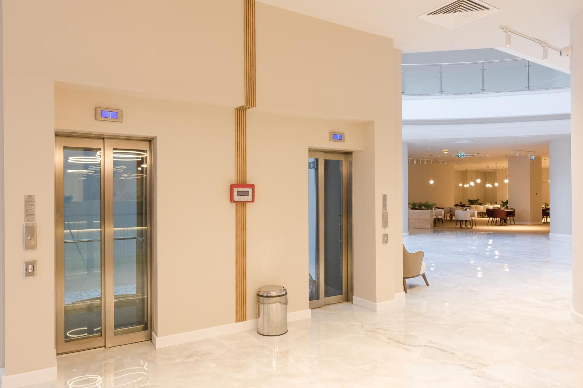 Ramada By Wyndham Bucharest Otopeni Airport Exterior photo