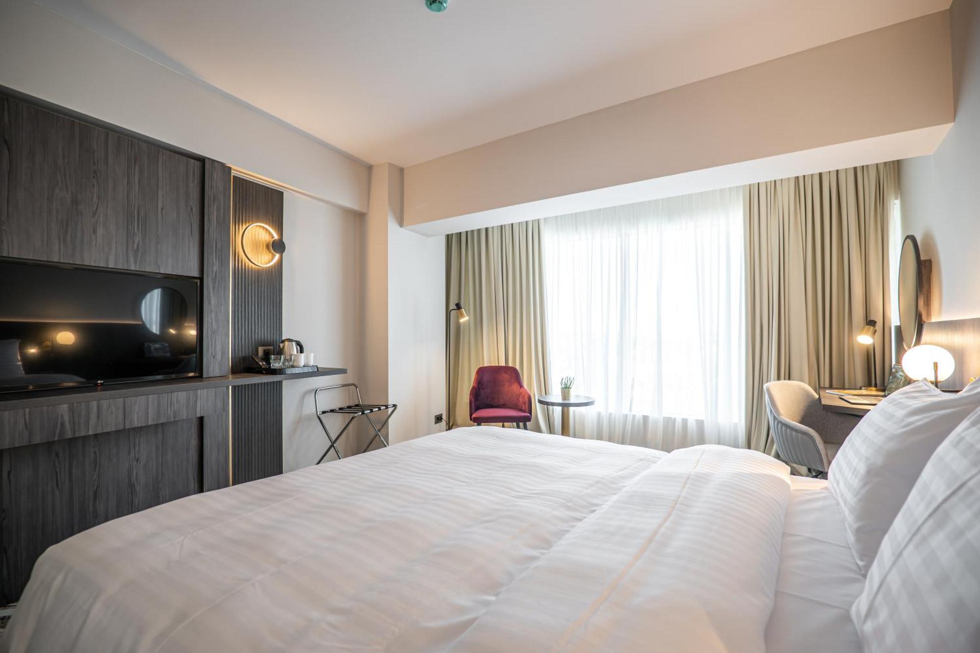 Ramada By Wyndham Bucharest Otopeni Airport Exterior photo