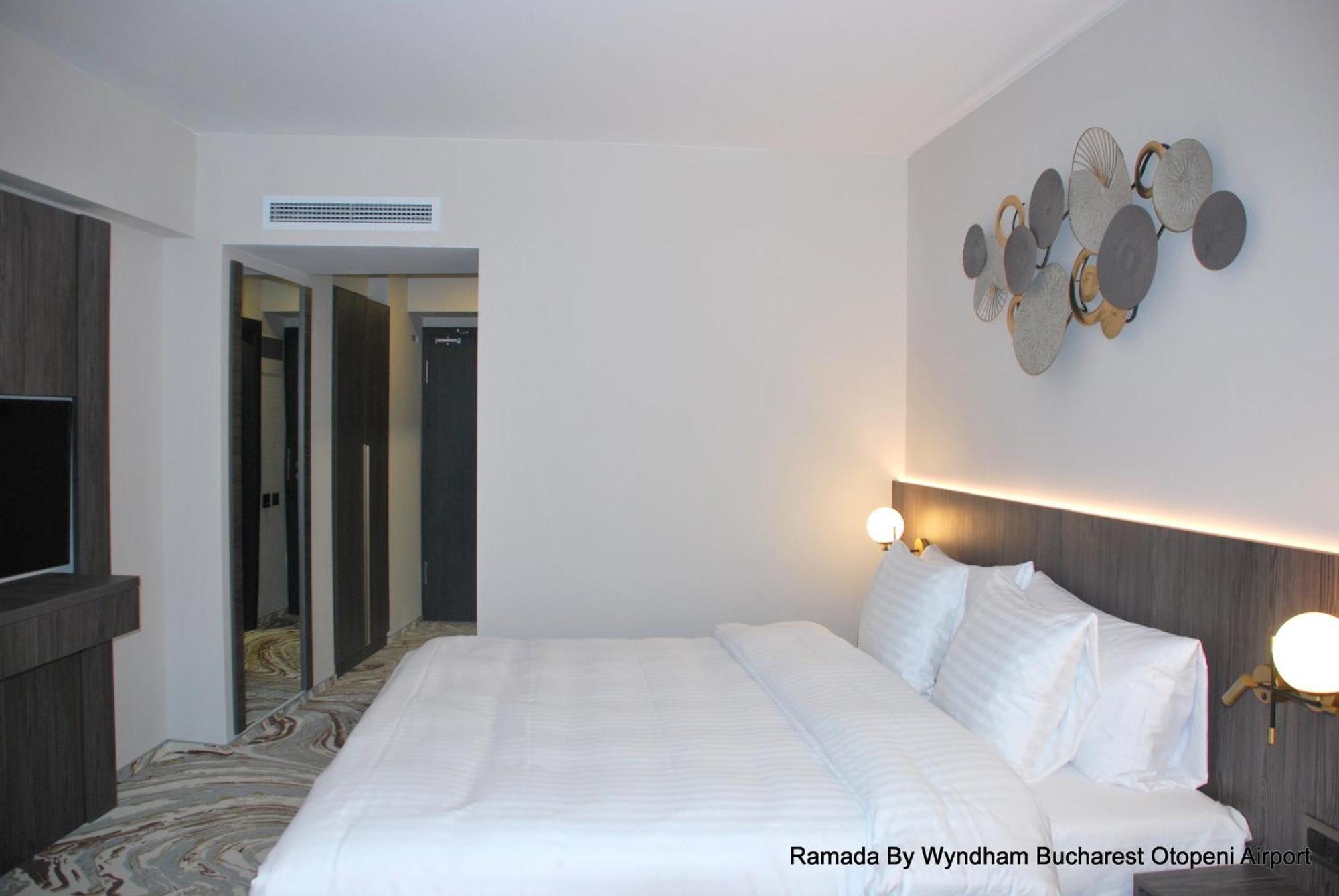 Ramada By Wyndham Bucharest Otopeni Airport Exterior photo