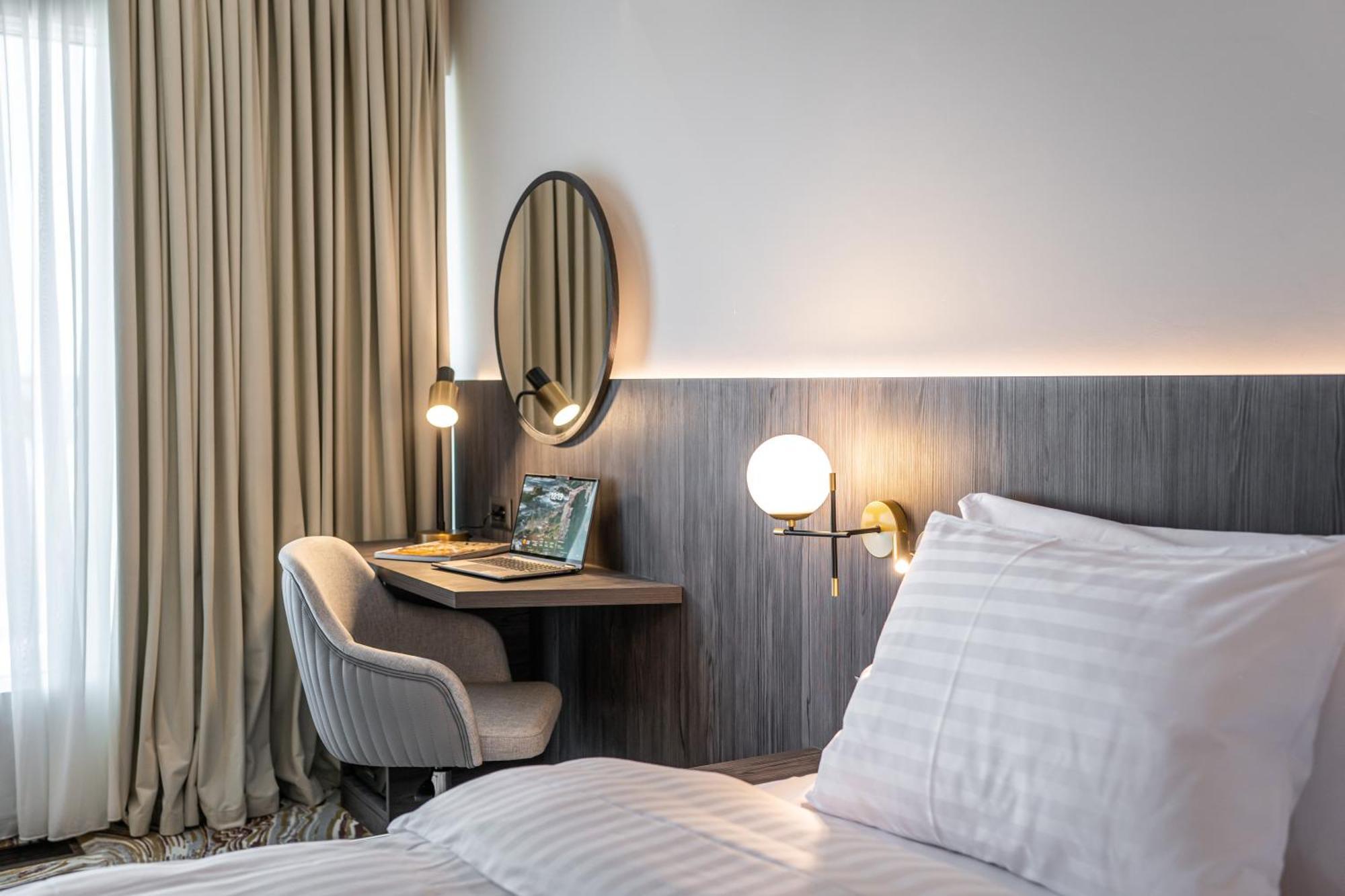 Ramada By Wyndham Bucharest Otopeni Airport Exterior photo