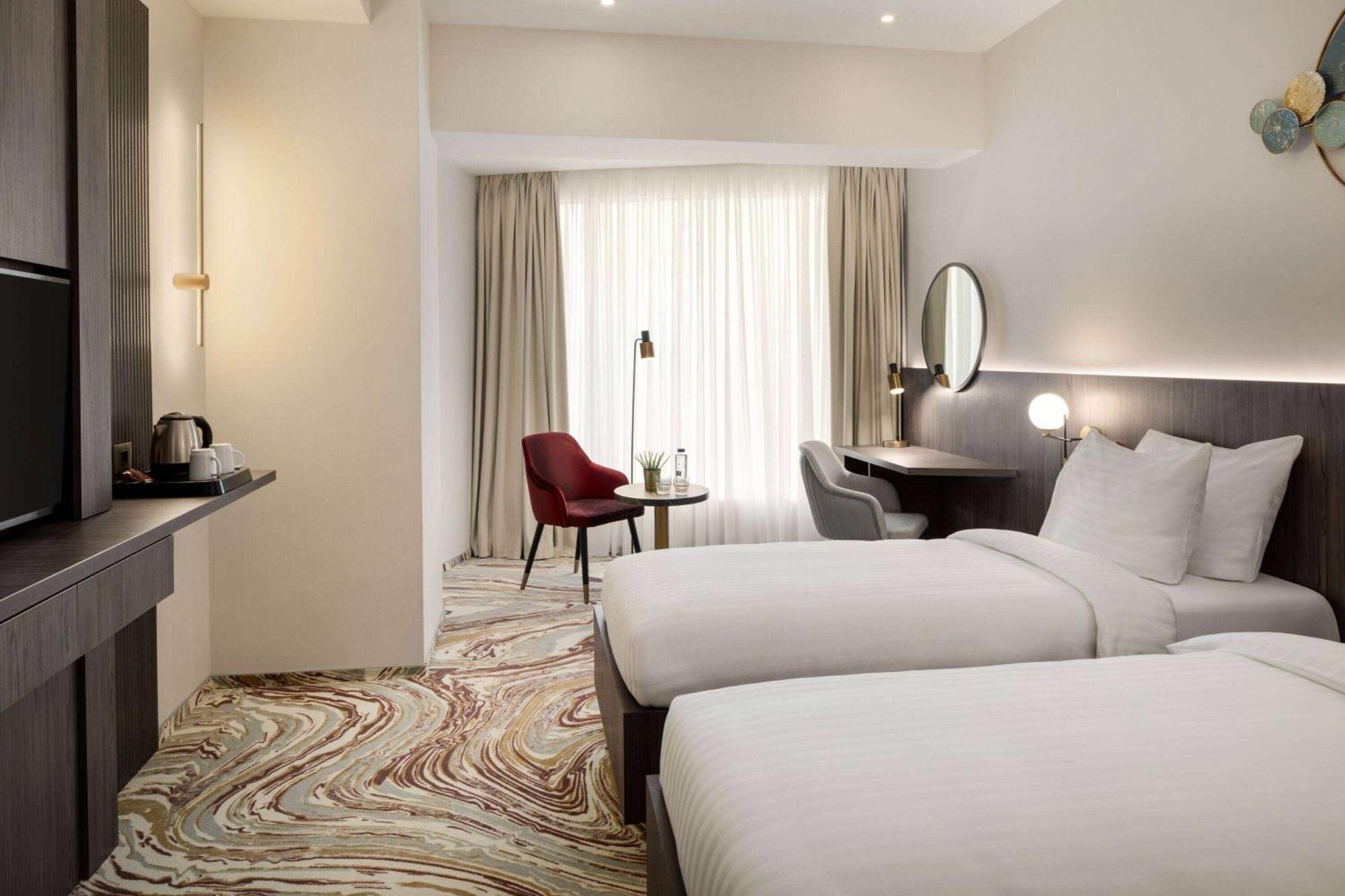 Ramada By Wyndham Bucharest Otopeni Airport Exterior photo